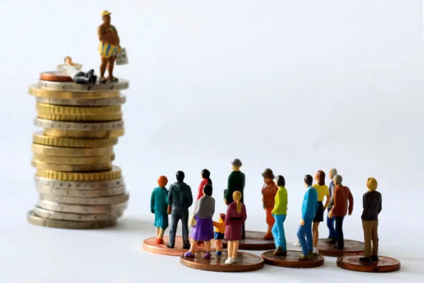 Parità Retributiva 2026: Tutto su Diritti dei Lavoratori e Obblighi delle Aziende con la Nuova Direttiva Europea