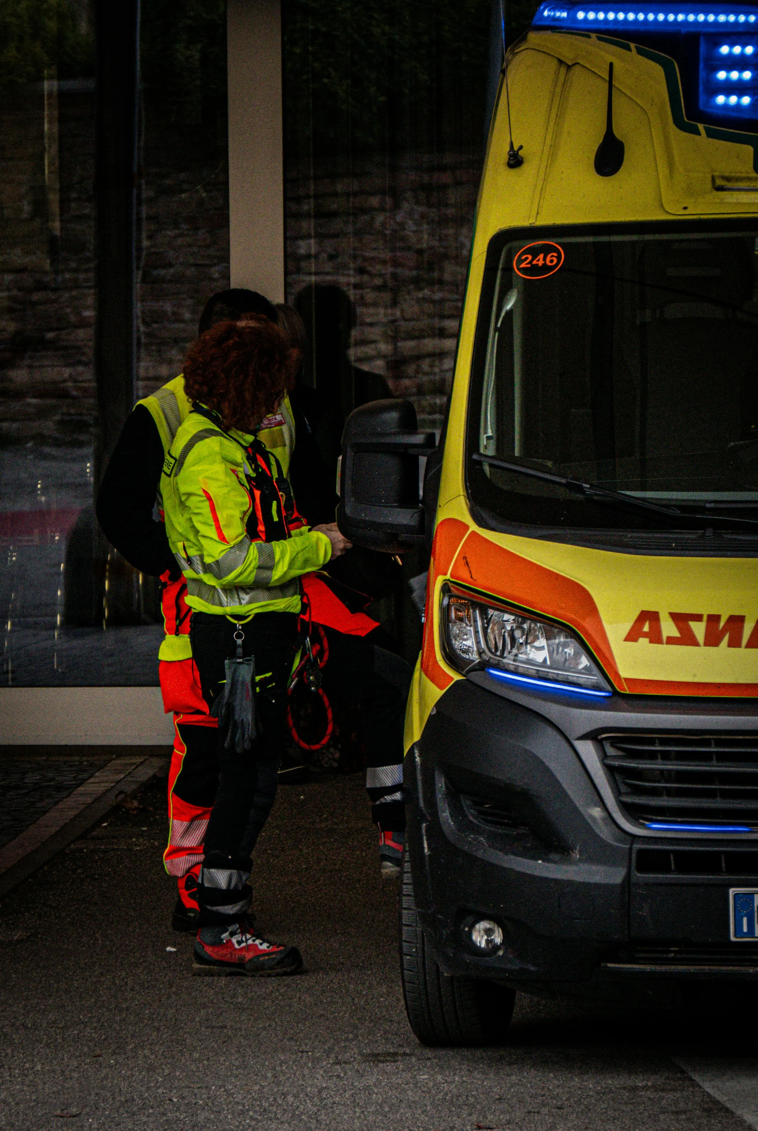 Pavia, schianto frontale tra scuolabus e auto: dieci bambini feriti, probabile colpo di sonno