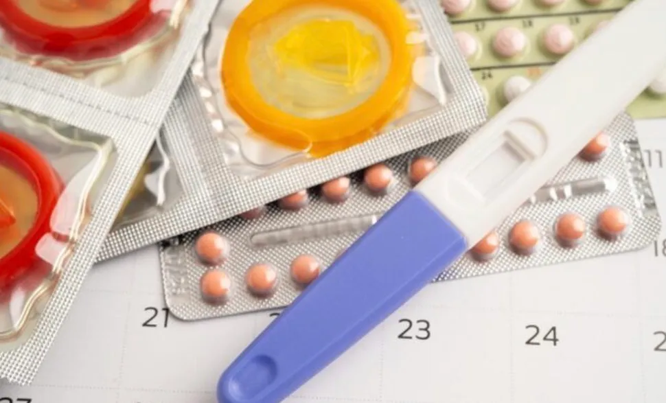 Pechino tassa preservativi e contraccettivi: la mossa disperata contro il crollo delle nascite