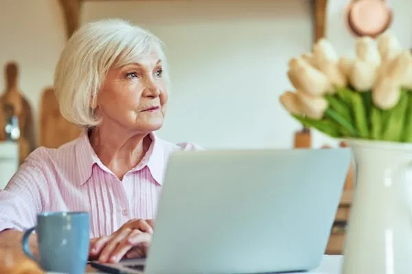Pensione 2027: l'aumento di un mese e chi rischia davvero i 71 anni