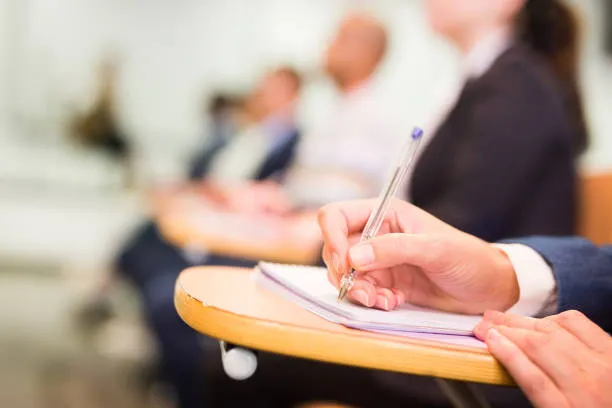 Percorsi abilitanti 2025/2026, arriva il decreto integrativo: nuovi posti in tre atenei