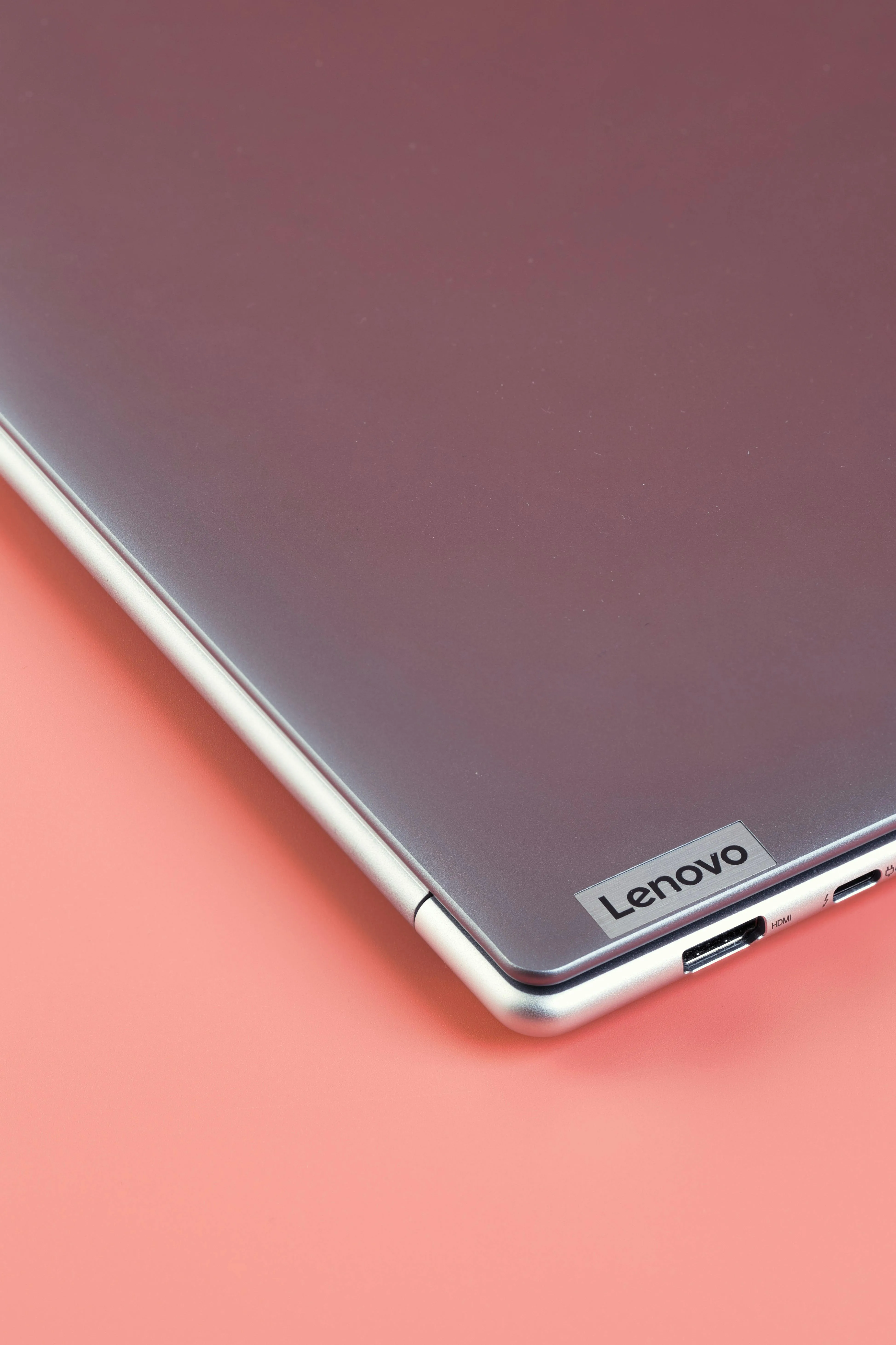 Lenovo ThinkBook Plus G6 Rollable: il primo pc portatile con display arrotolabile arriva anche in Italia