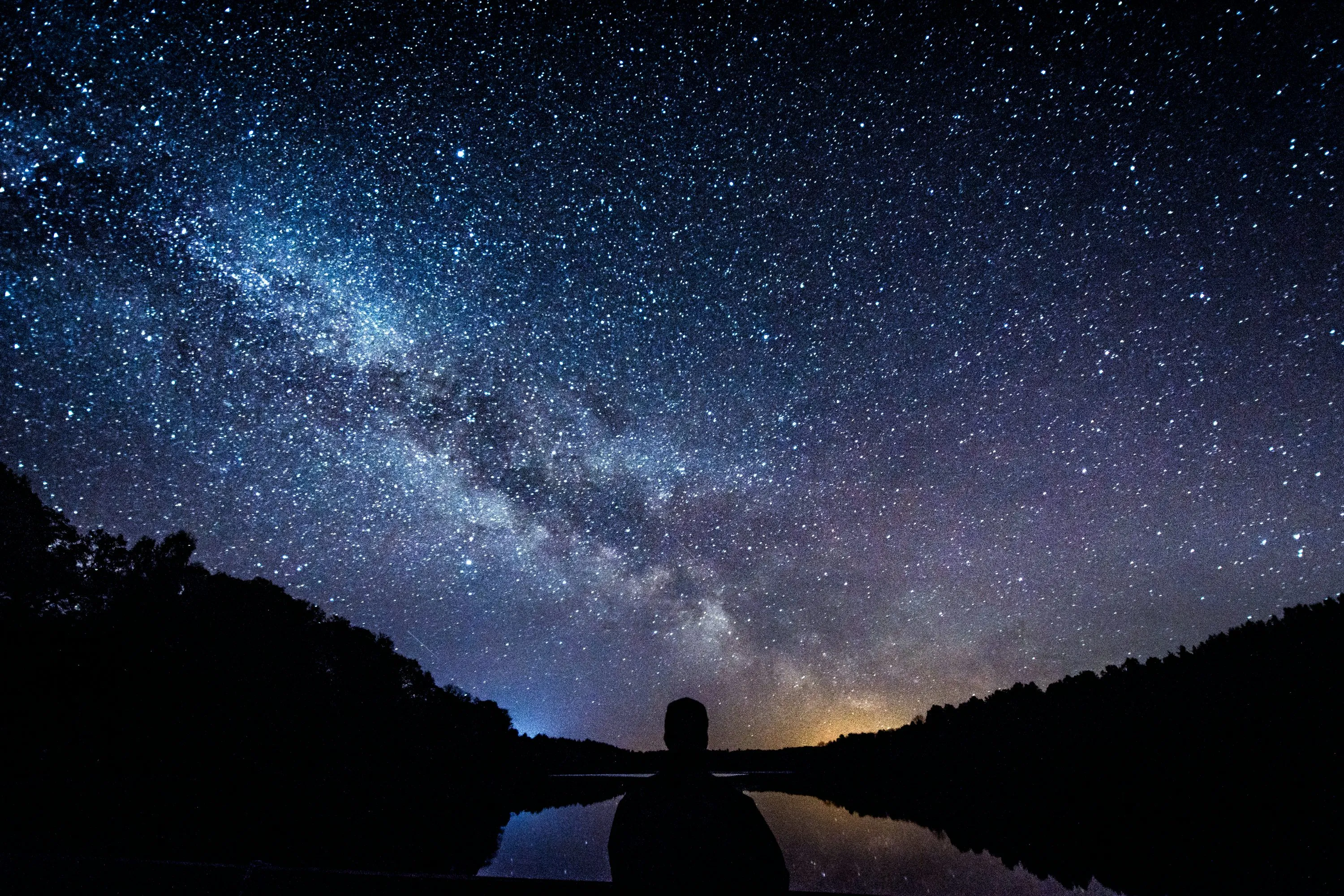 Agosto 2025 sotto il cielo delle meraviglie: tra stelle cadenti, cinque Lune piene e i grandi protagonisti Venere e Giove