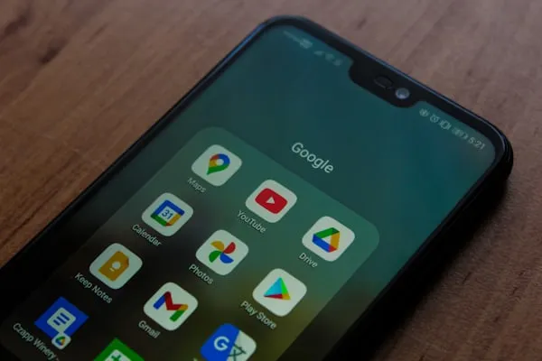 Google impone nuove regole alle app Android: penalità e perdita di visibilità per il consumo eccessivo della batteria dal 2026