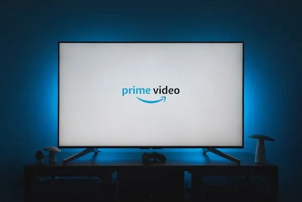 Amazon Prime Video e il caso dei doppiaggi anime generati dall’IA: tra proteste e qualità robotica