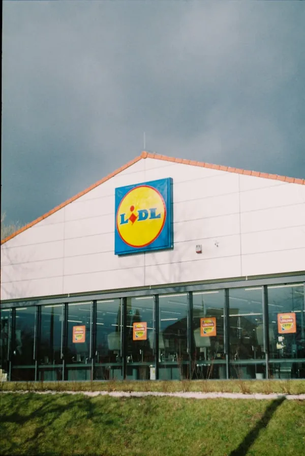Lidl Italia rivoluziona il welfare aziendale: congedo di paternità esteso a 25 giorni