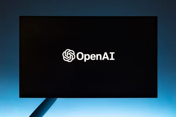 OpenAI rimuove i suggerimenti di app da ChatGPT dopo le polemiche: cosa è successo davvero?