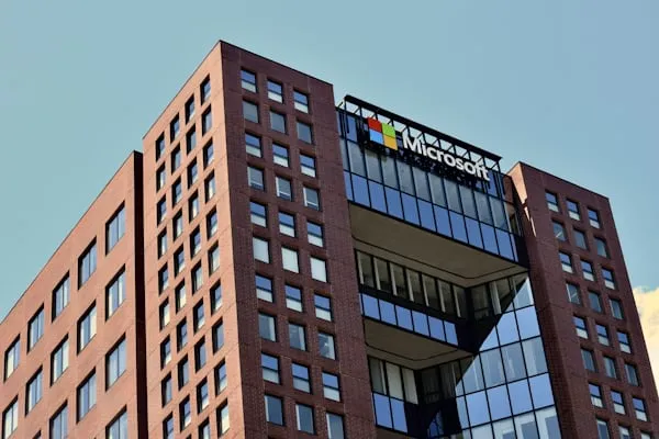 Windows 11: Calo nella Crescita e Quote di Mercato, un Campanello d’Allarme per Microsoft