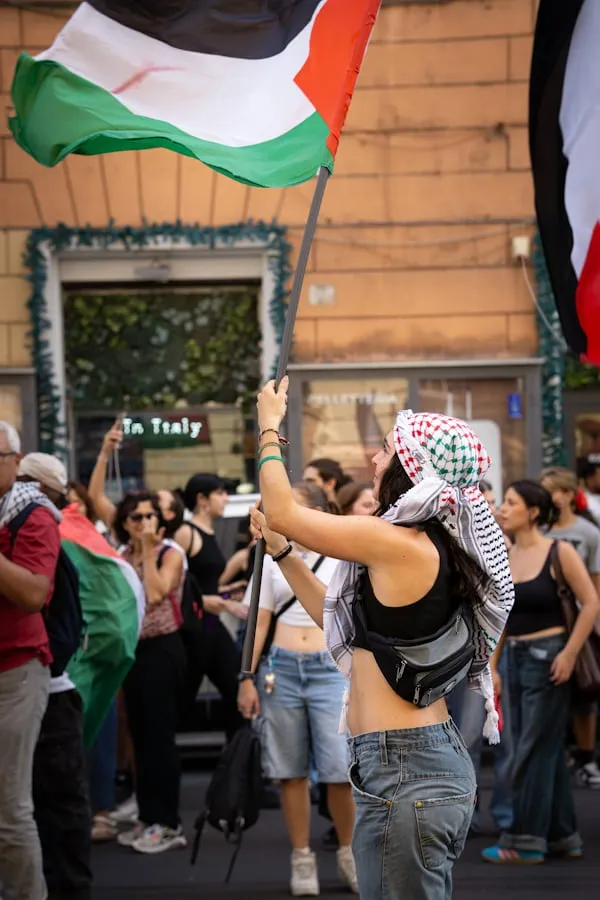 Piazze sotto Tensione: Le Nuove Sfide della Sicurezza nelle Manifestazioni Pro Palestina in Italia