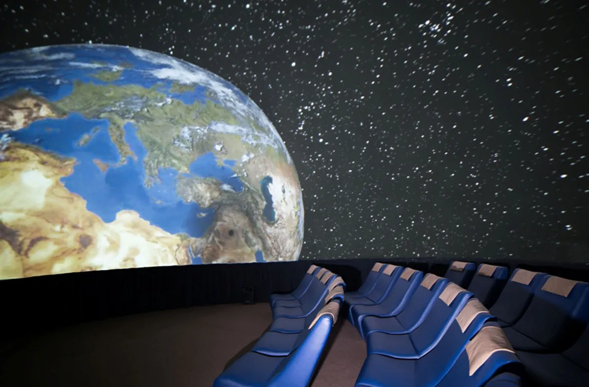 Alla Scoperta dell’Universo: Perché il Planetario di Zafferana Etnea è la Meta Perfetta per le Gite Scolastiche 2025 in Sicilia