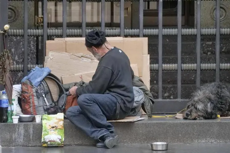 Povertà assoluta in Italia: cresce il disagio, 5,7 milioni ne sono coinvolti. Gli stranieri rappresentano 1 povero su 3 secondo l'Istat 2024