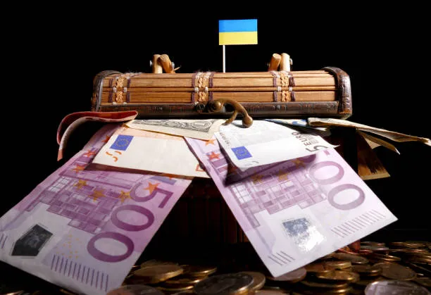 Prestito UE da 90 Miliardi all'Ucraina: Debito Comune e Stop agli Asset Russi, Tra Pressioni USA e Strategie Europee