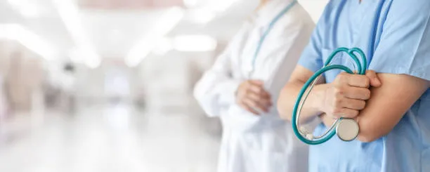 Prevenzione oncologica donna nella polizza scuola: dieci anni prima del SSN