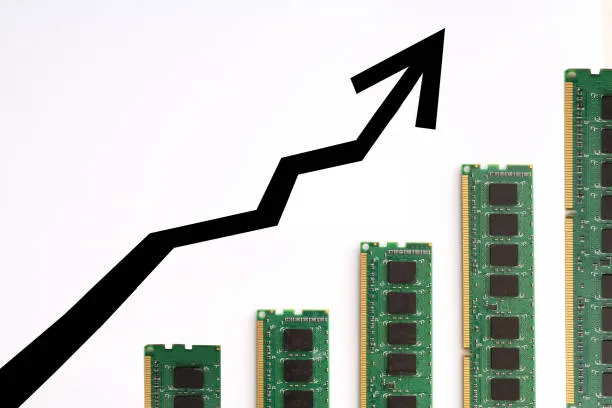 Prezzi delle RAM in Forte Aumento: Il Settore Memorie Affronta Aumenti Record Fino al 100% nel 2026