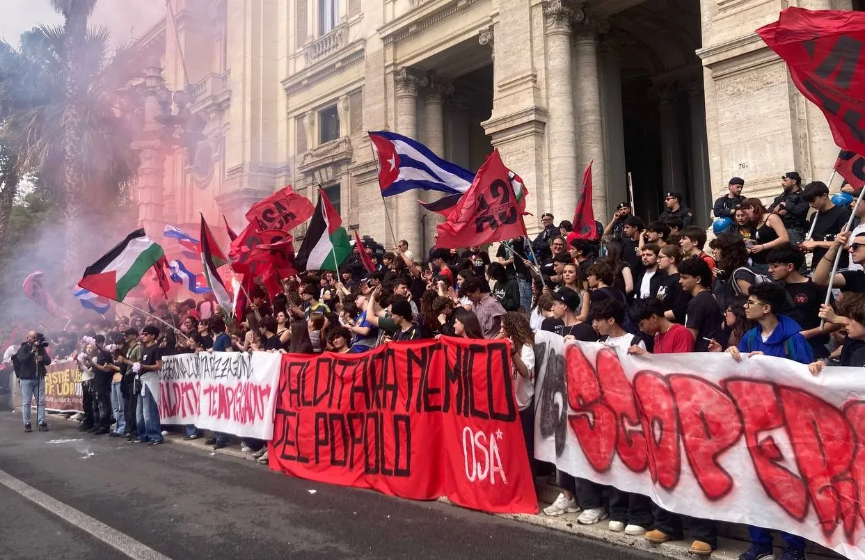 Protesta studentesca, l'ira del Ministro Valditara: "teppismo politico"
