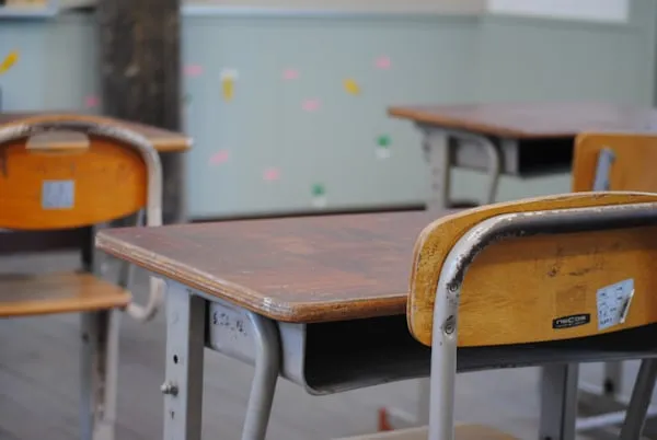 Quando la solidarietà entra a scuola: il gesto dei 50 euro ai collaboratori scolastici del Sud all'Istituto "Paolo e Rita Borsellino" di Valenza