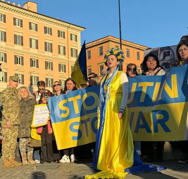 Quattro Anni di Guerra in Ucraina: Resistenza e Lezioni dal Fronte