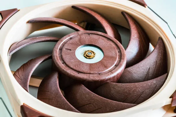 Raffreddamento CPU estremo: una cupola con 15 ventole Noctua stampata in 3D fa crollare le temperature