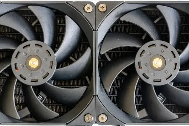 Raffreddamento Estremo delle GPU: La Sperimentazione di TrashBench con un Dissipatore CPU sulla Scheda Video