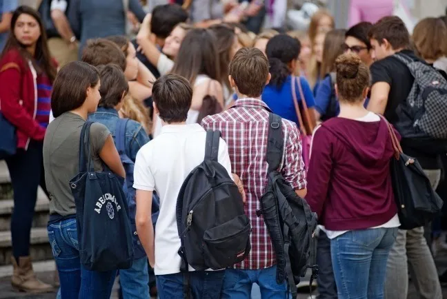 Il Divieto dell'Educazione Affettiva nelle Scuole: L’Allarme degli Psicologi e le Conseguenze per lo Sviluppo dei Giovani