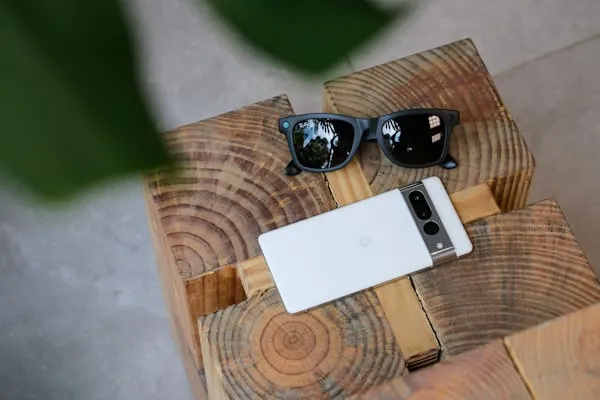 Ray-Ban Meta senza LED: cosa rischia chi registra di nascosto in Italia