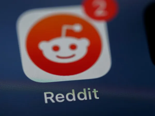 Reddit e la Scommessa sull’Intelligenza Artificiale: Come Vuole Rivoluzionare la Ricerca Online e Sfida Google