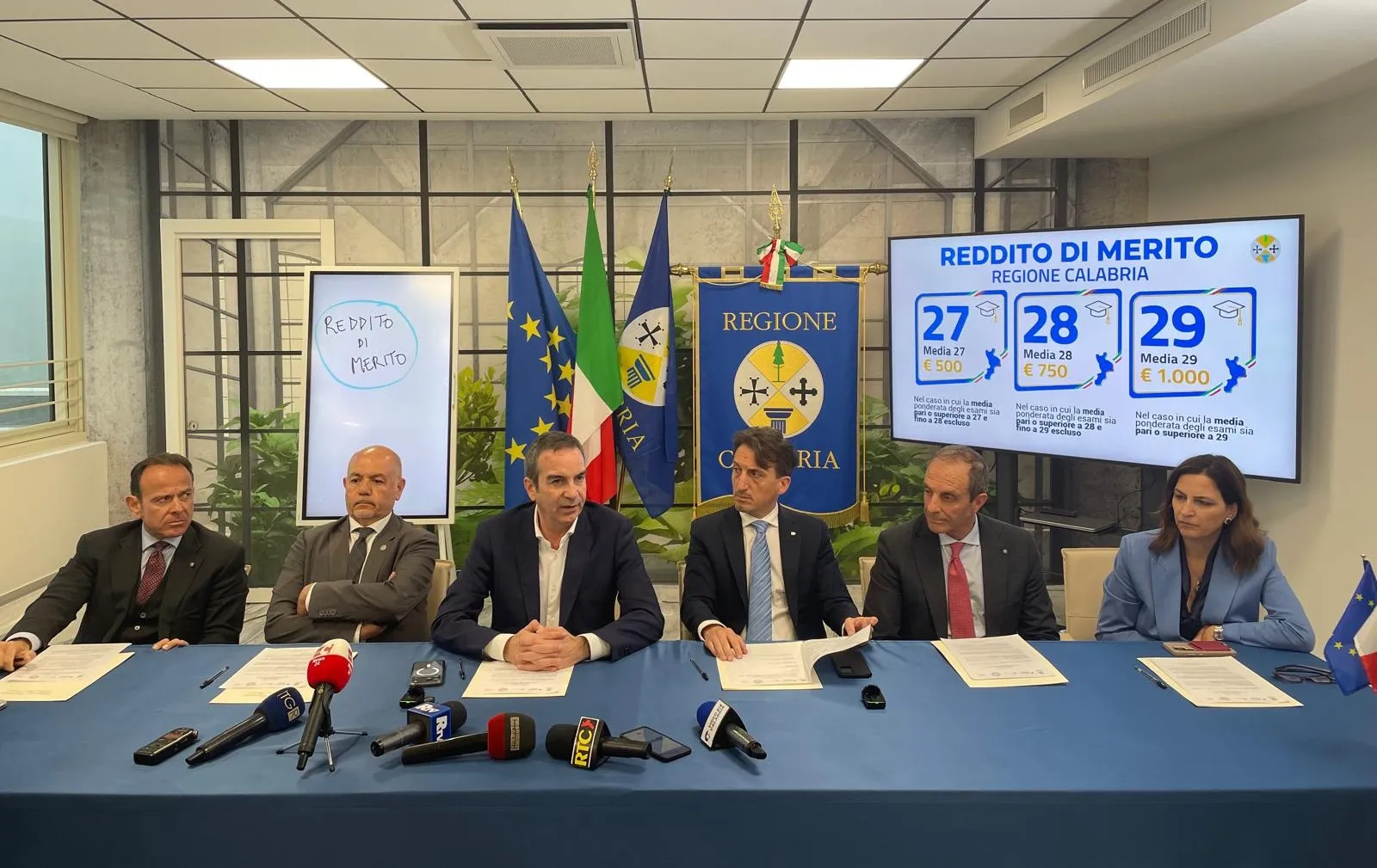 Reddito di merito in Calabria, al via il bando: cifre e scadenze
