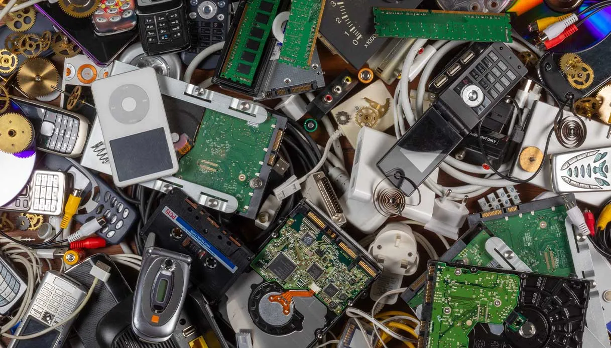 E-waste in Italia: Il divario preoccupante tra dispositivi elettronici acquistati e raccolta dei rifiuti