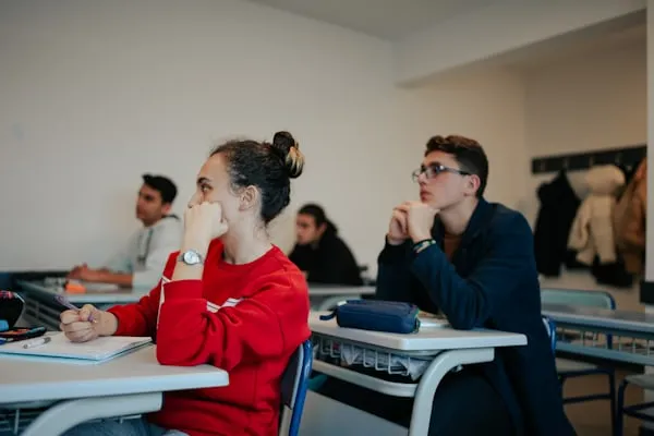 Riforma Istituti Tecnici, si parte dalle classi prime del 2026/27: ecco cosa cambia tra nuovi curricoli, CLIL e quadri orari