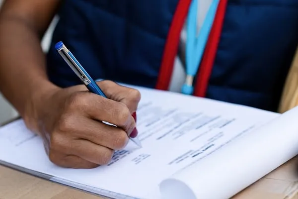 Rinnovi contrattuali nella scuola: Meloni rassicura, Valditara annuncia aumenti e il terzo contratto della legislatura