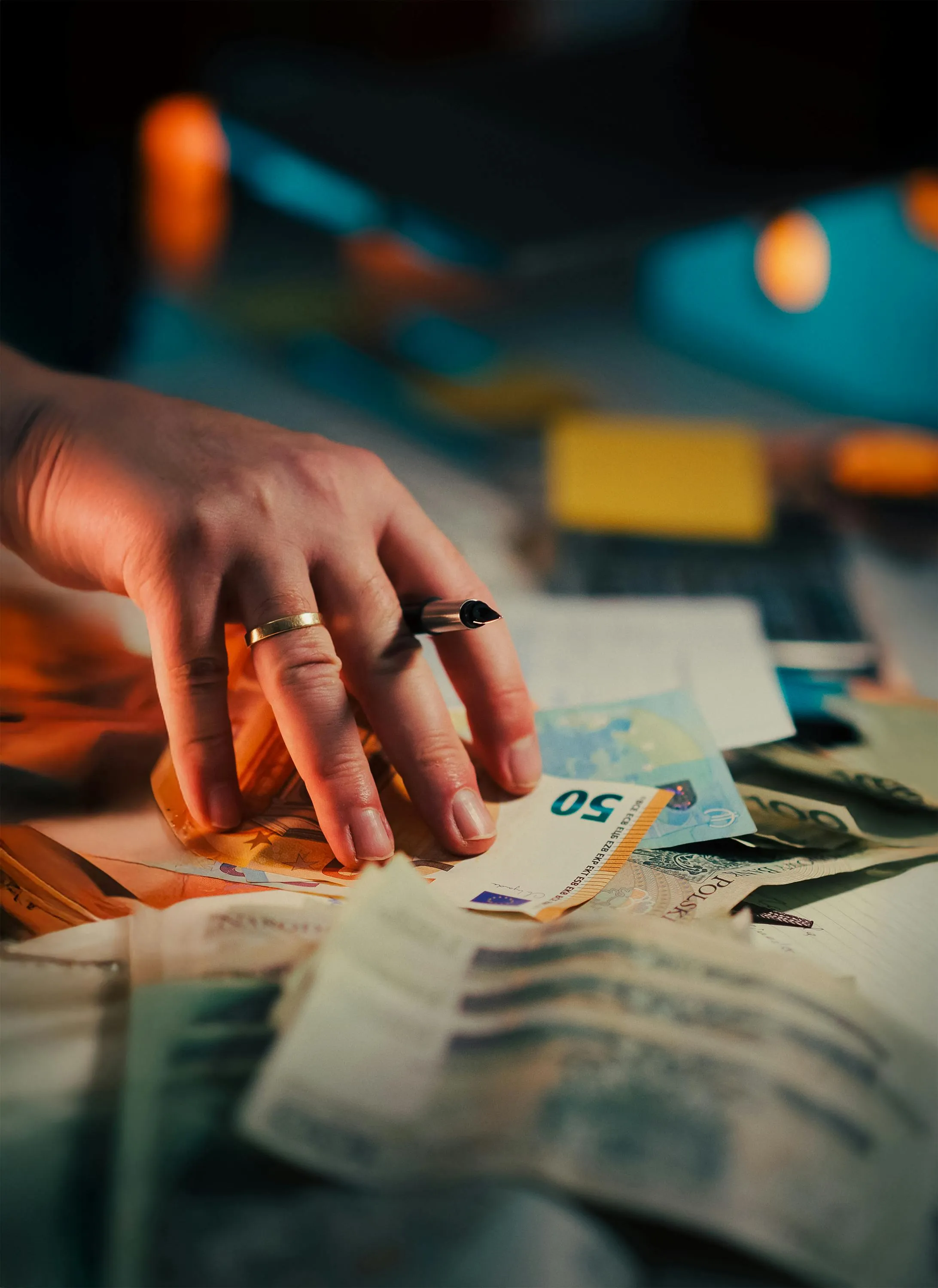 Rinnovo contratto scuola 2025-2027: 143 euro in più al mese per i docenti, 107 per il personale ATA