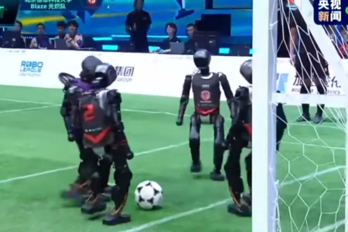 A Pechino, la Prima Partita di Calcio tra Robot Umanoidi: Una Nuova Era per la Robotica Sportiva
