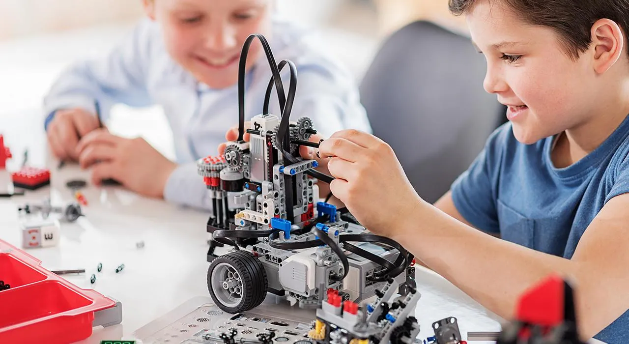 Robotica educativa: una rivoluzione in aula primaria per stimolare pensiero critico e creatività