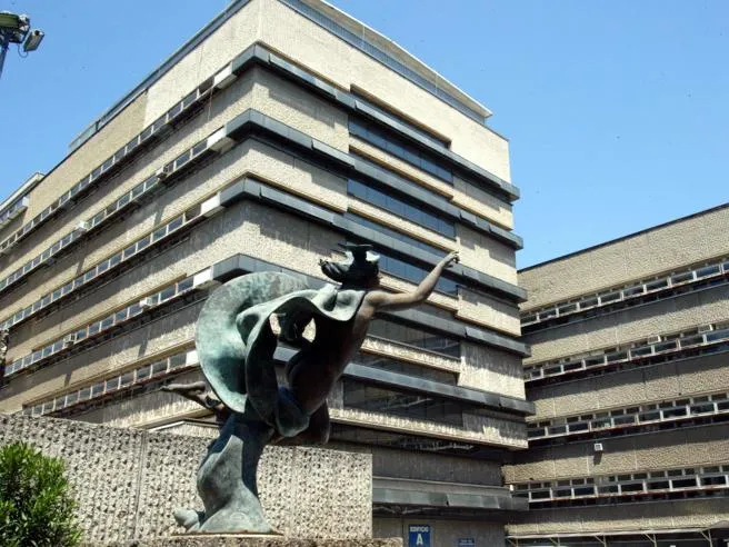 Roma, il tribunale ha  sospeso per un anno un docente dall'insegnamento dopo la denuncia di una studentessa