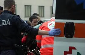 Roma, ragazzino di 13 anni precipita dal secondo piano nella notte: trovato un biglietto d'addio: "sono stanco della scuola"