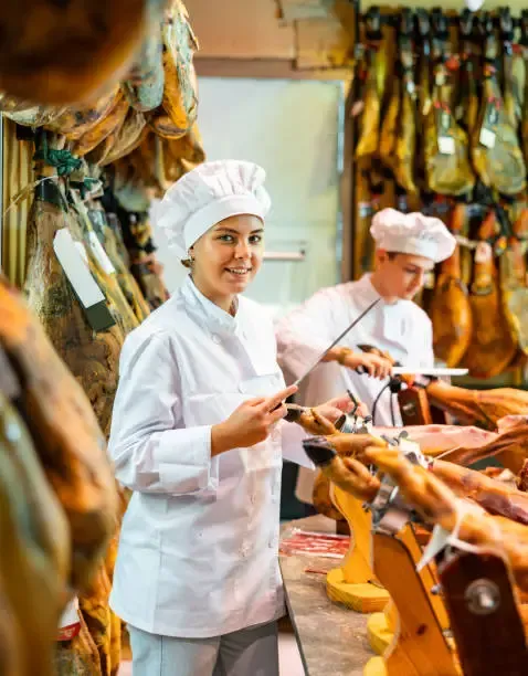 Rovagnati inaugura la Scuola di Salumeria: Una svolta nella formazione per gli addetti dei banchi gastronomia
