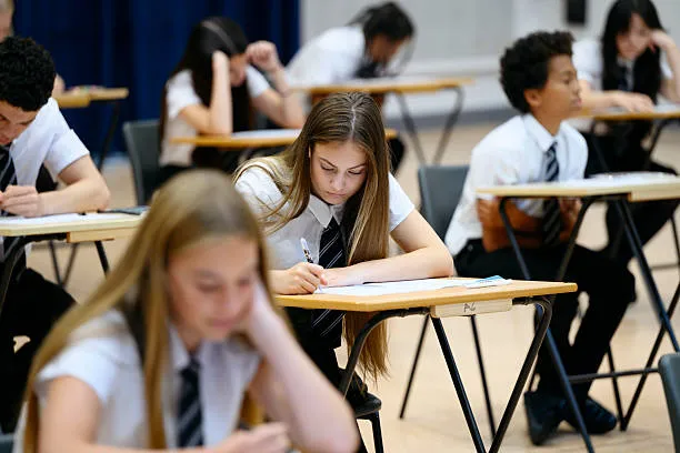 Salerno, padre e figlio alla maturità: la regola sull'esame