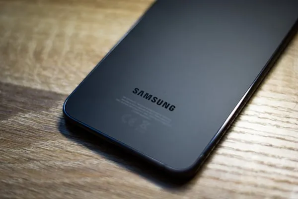 Samsung, la batteria da 20.000 mAh non supera il banco di prova: progetto abbandonato dopo 960 cicli