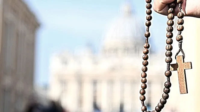 Il Rosario per la Pace: Un Viaggio nel Mistero Cristiano secondo Papa Leone XIV