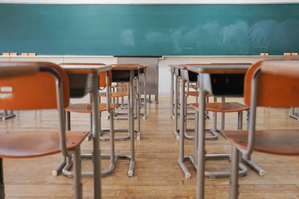 Sant'Antimo, maestra sospesa: intercettazioni in aula e misura interdittiva