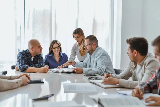 Sanzioni disciplinari a scuola: chi può sospendere i docenti? Ruolo del dirigente, normativa attuale e orientamenti giuridici
