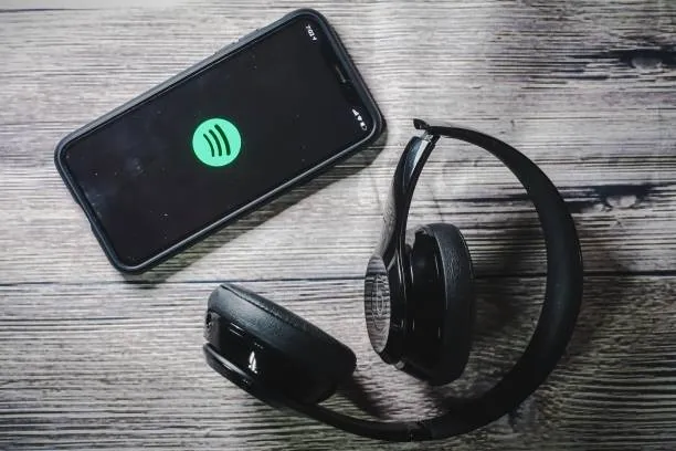 Spotify rivoluziona l'ascolto: arrivano i riassunti automatici degli audiolibri grazie all'Intelligenza Artificiale