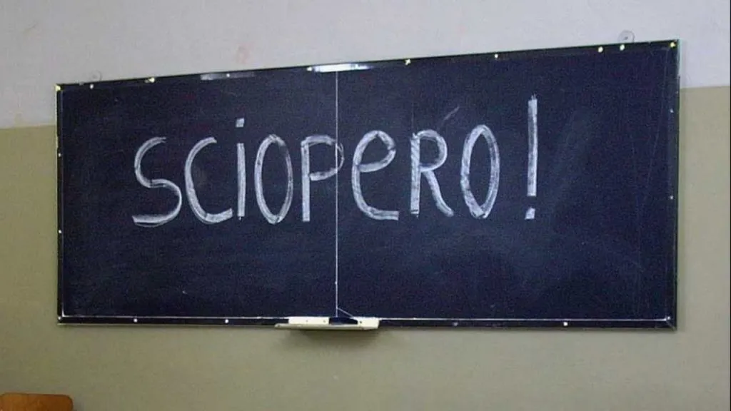 Sciopero 6 e 7 maggio 2026: chi si ferma e cosa succede con l’INVALSI