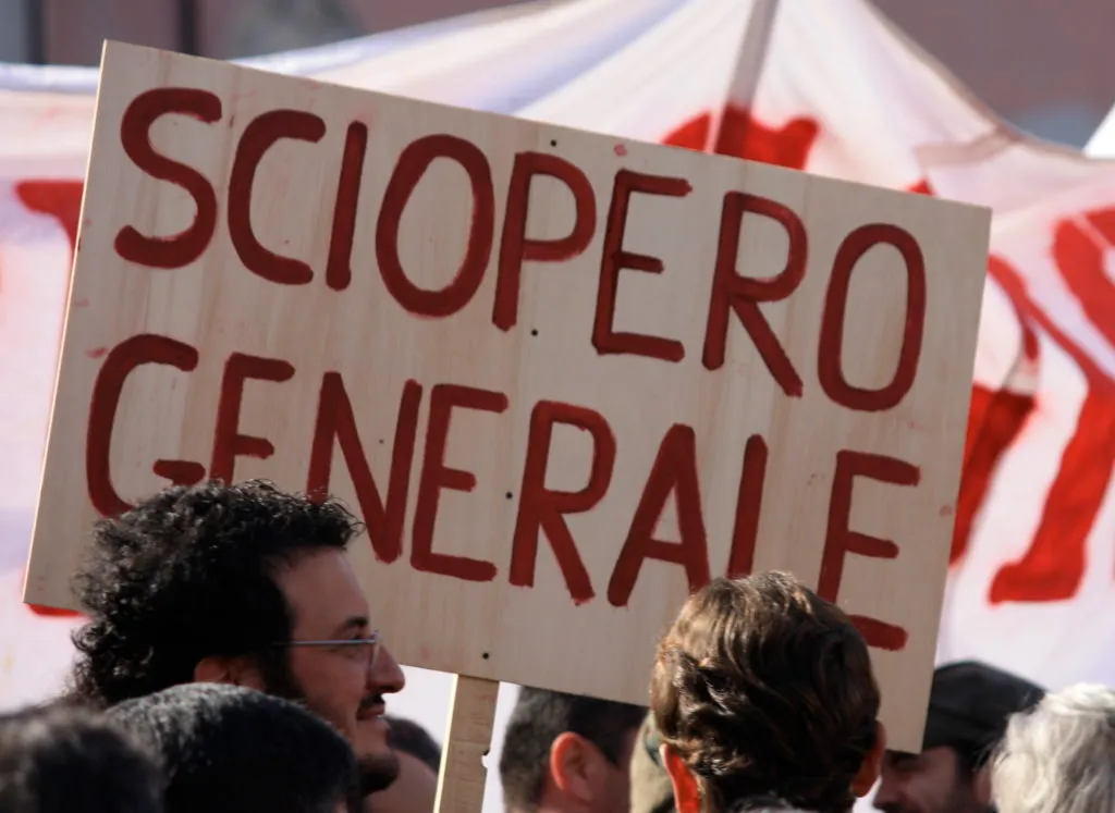 Precettazione durante lo sciopero generale: definizione, limiti e modalità operative secondo la legge italiana