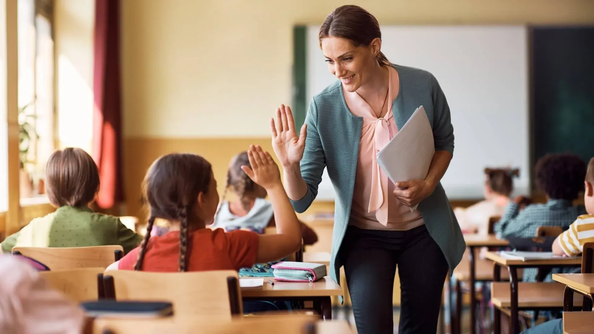 Scuola: Firmato il Contratto che Introduce l'Assicurazione Sanitaria Integrativa per Docenti e Personale ATA, firmato il contratto