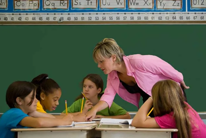 Mobilità scolastica e personale fuori sede: verso soluzioni strutturali per docenti e famiglie