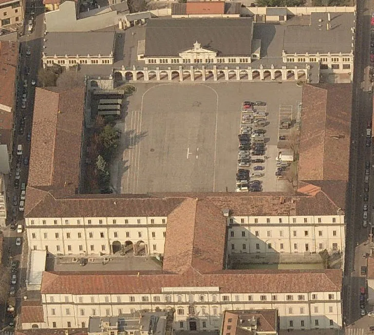 Scuola militare Teuliè di Milano, arrestato un docente per presunti maltrattamenti e violenza sessuale