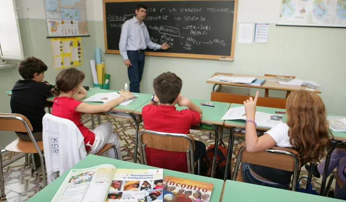 Docenti di Religione Cattolica in Lombardia: Una Crisi di Assunzioni tra Ritardi e Errori Amministrativi