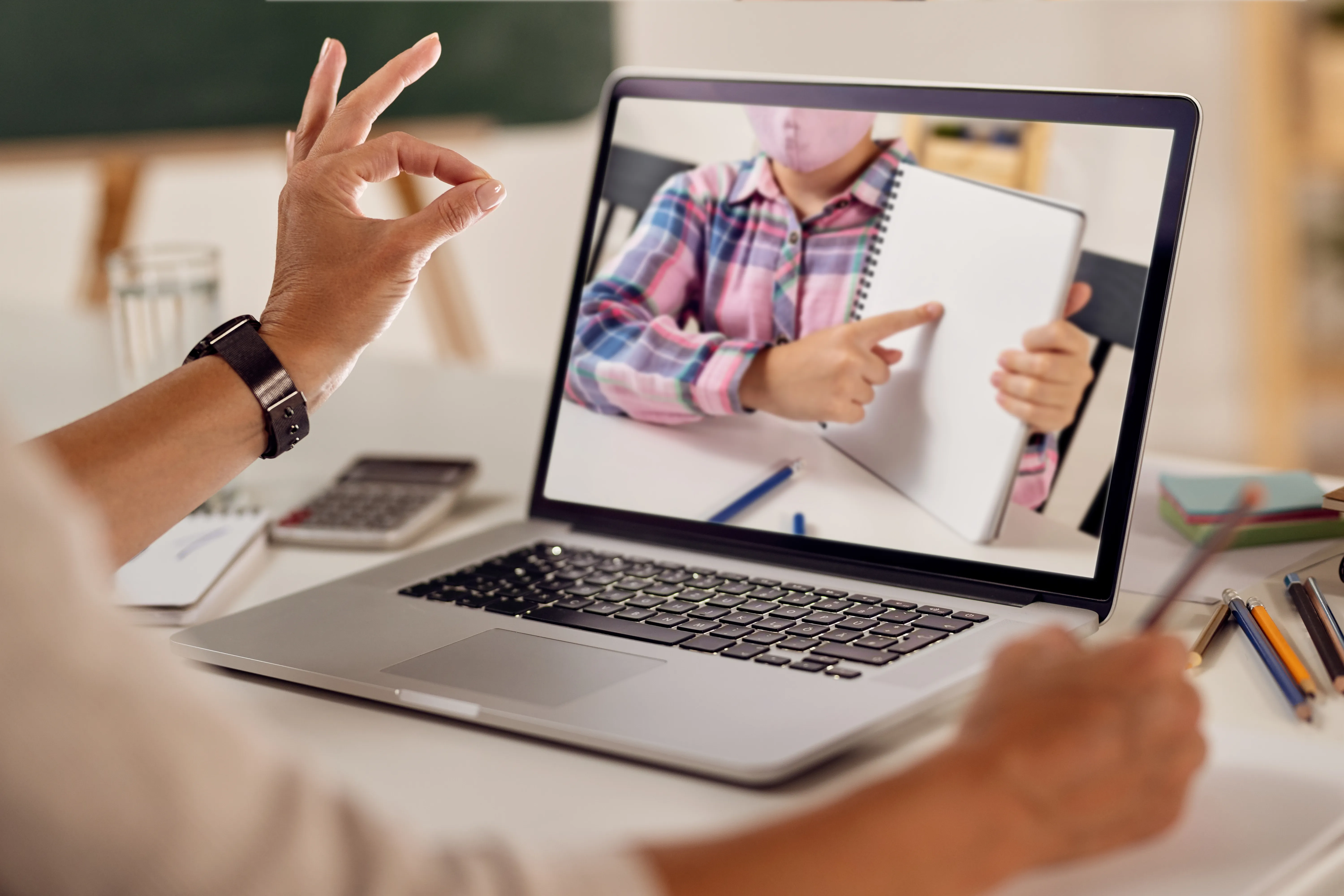 Scuole a rischio DAD a maggio 2026: la crisi energetica legata ai conflitti in Medio Oriente 