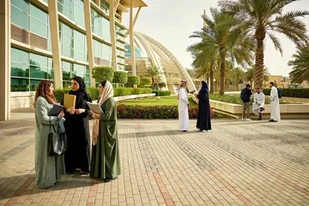 Scuole e Università del Medio Oriente Sospendono le Lezioni in Presenza: L’Istruzione Online come Risposta alle Tensioni fra Iran e Israele